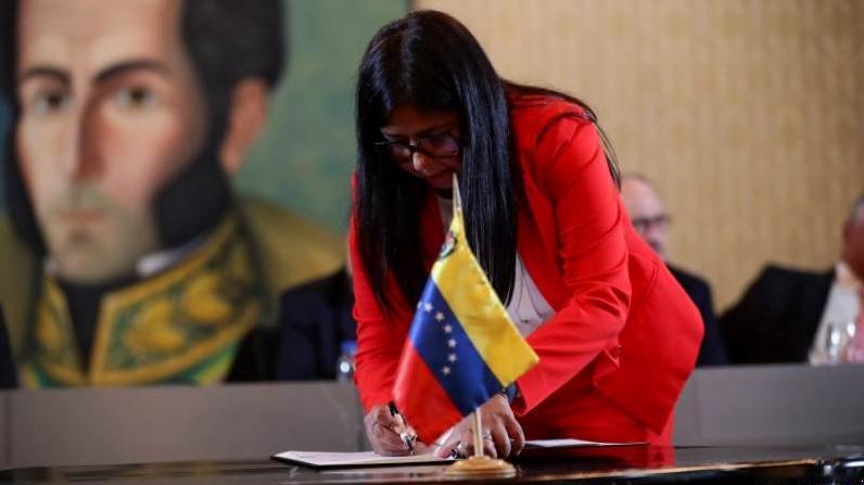 【罗德里格斯签署石油改革法案，委内瑞拉启动石油行业重大改革】
委内瑞拉代理总统德