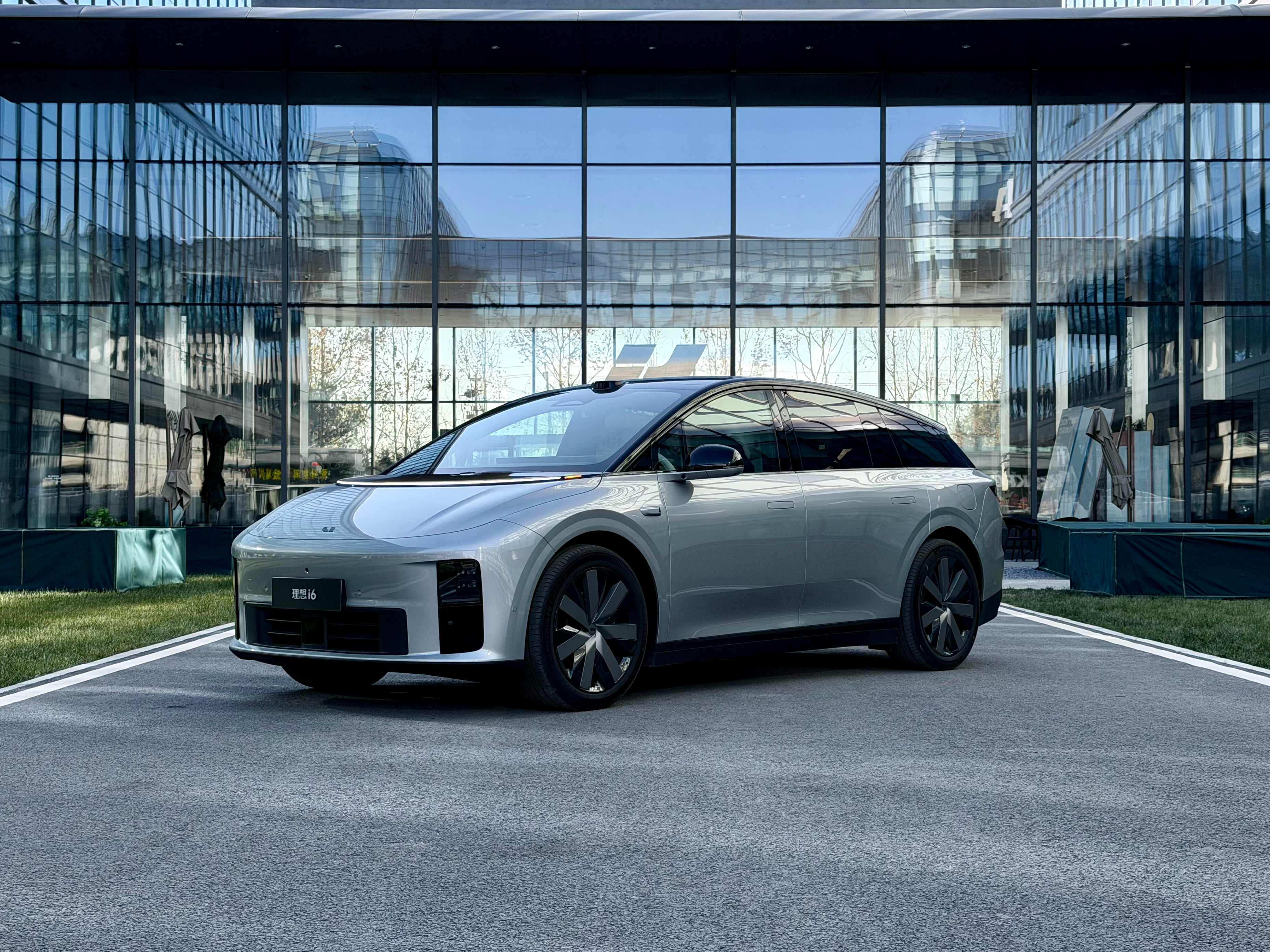 零下8度的拍视频体验…还是争取少体验几次吧…理想i6的外星银真的是随手拍理想汽车