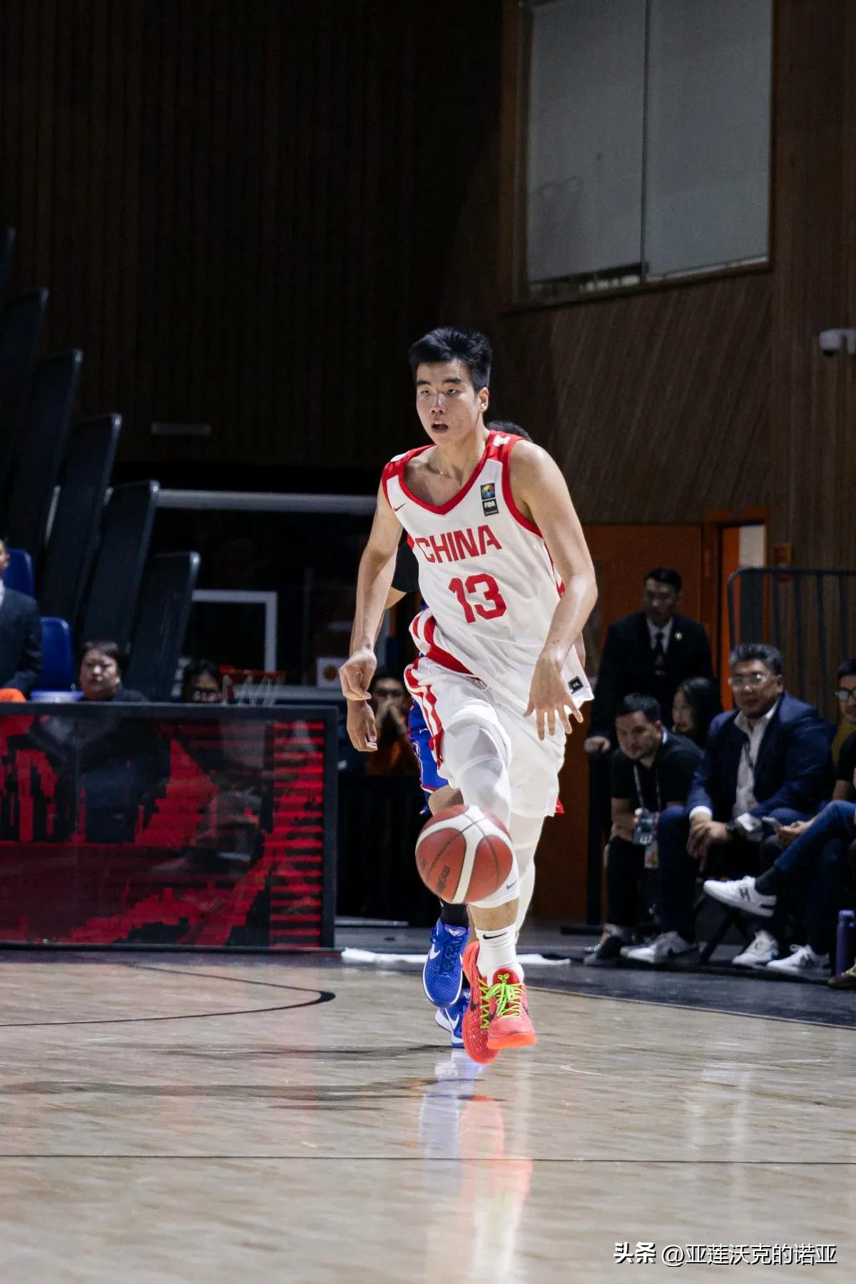 中国两位球员入选U16亚青赛最佳五人阵容，都在上海久事俱乐部打球，张懿赵杰Yiz