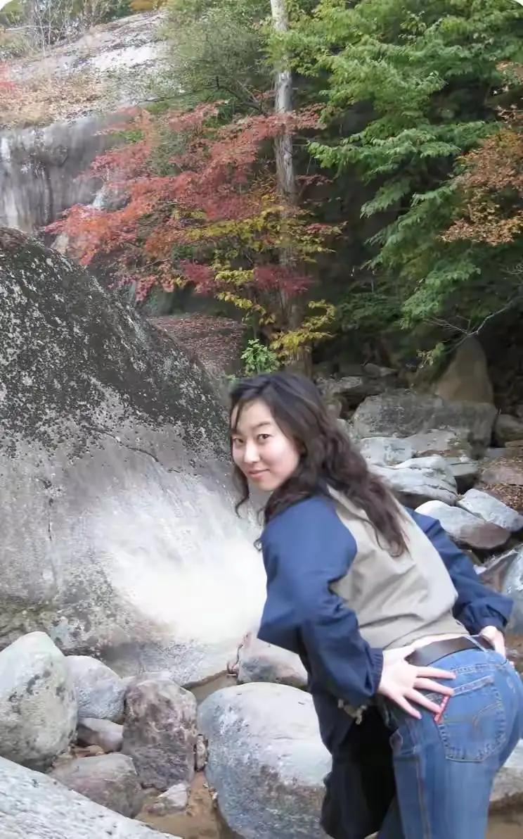 贾钱钱老师，为做诗做准备，啊，出去找灵感，找题材，好比诗人范小勤