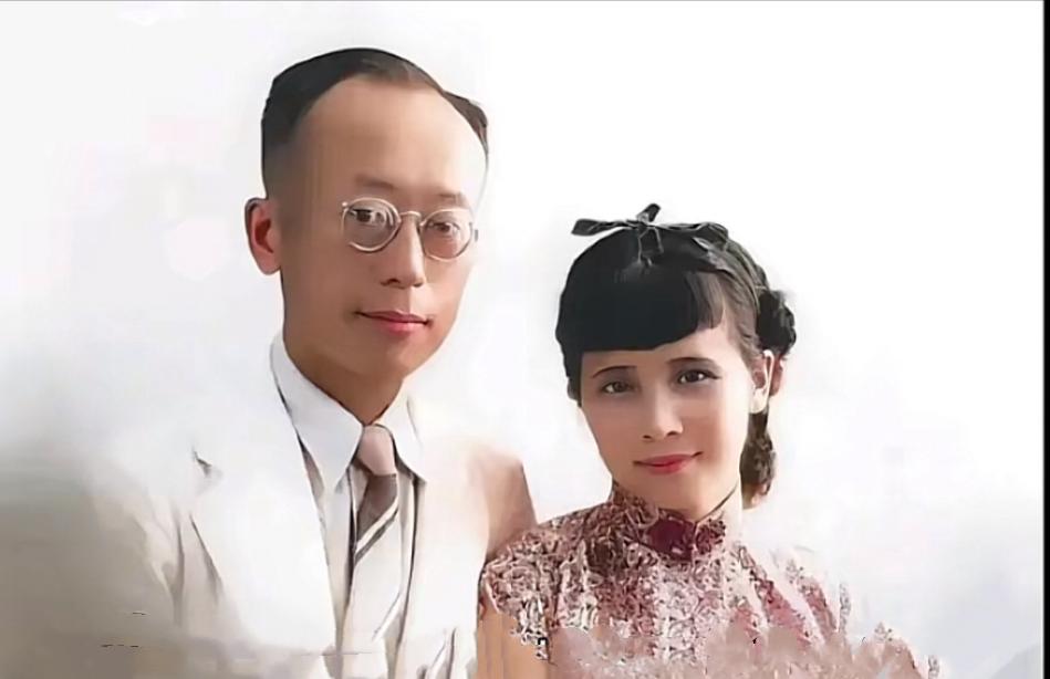 这是42岁的王赓和第二任妻子陈剑趣的真实样貌，都看看吧，这段低调的婚姻给王赓带来
