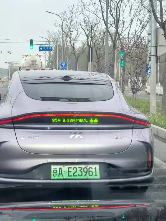 好贱啊，来自电车车主的恶意。 