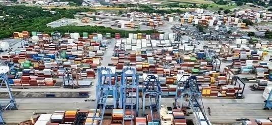 巴拿马公开喊话中国
当地时间3月13日，巴拿马政府公开恳请中国企业不要放弃在当地