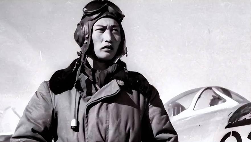 1951年，志愿军飞行员刘玉堤在返航途中，无意间向云层下面瞟了一眼，竟然看到了一