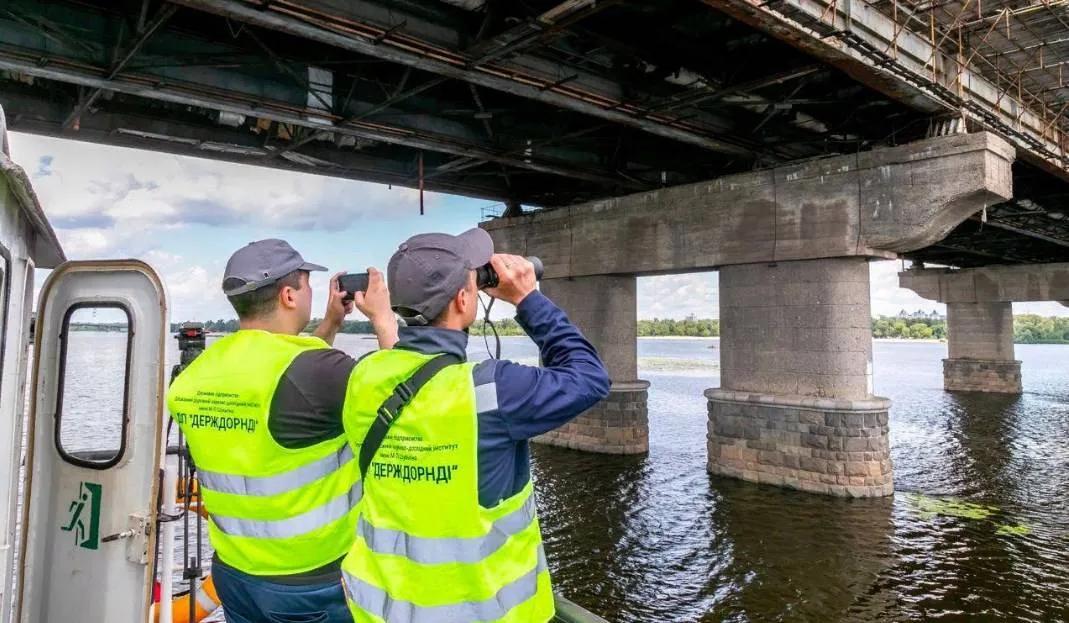 乌克兰当局紧急检查了第聂伯河上桥梁的状况 袭击克里米亚大桥后，乌克兰基础设施部及