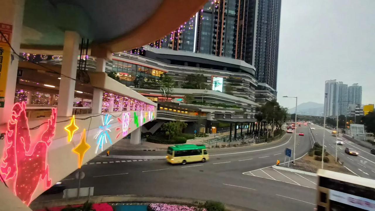 【今天感言】
春节，中国传统最喜庆的日子；十字架，象征受难救赎爱与新生。长久以来