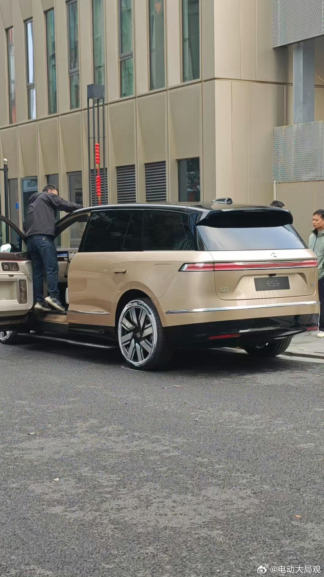 这体量配上这个颜色岂一个尊字了得蔚来汽车蔚来es9大局观观车