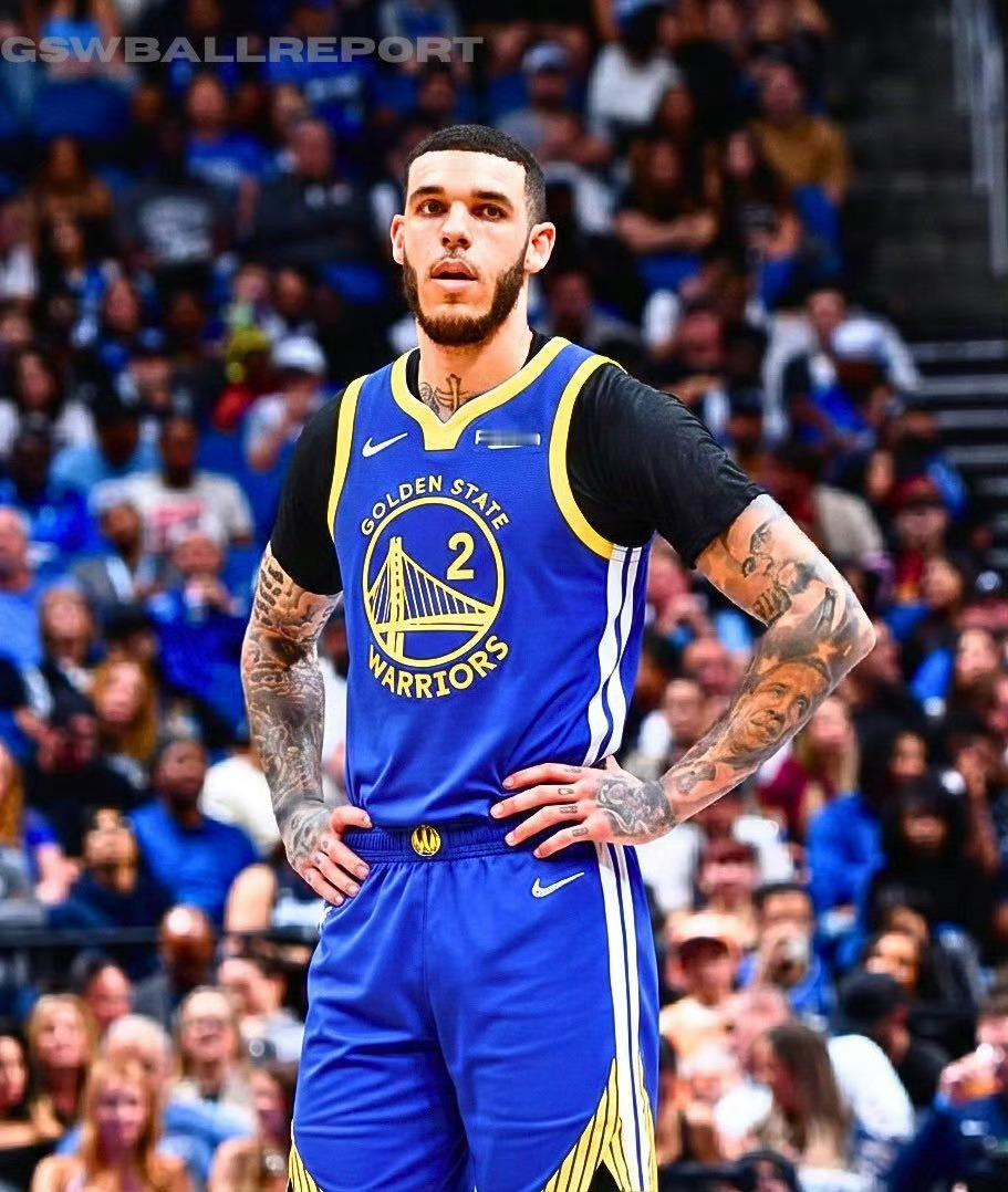 据名记Jake Fischer报道，多位消息人士透露，在将帕特·斯潘塞的双向合同