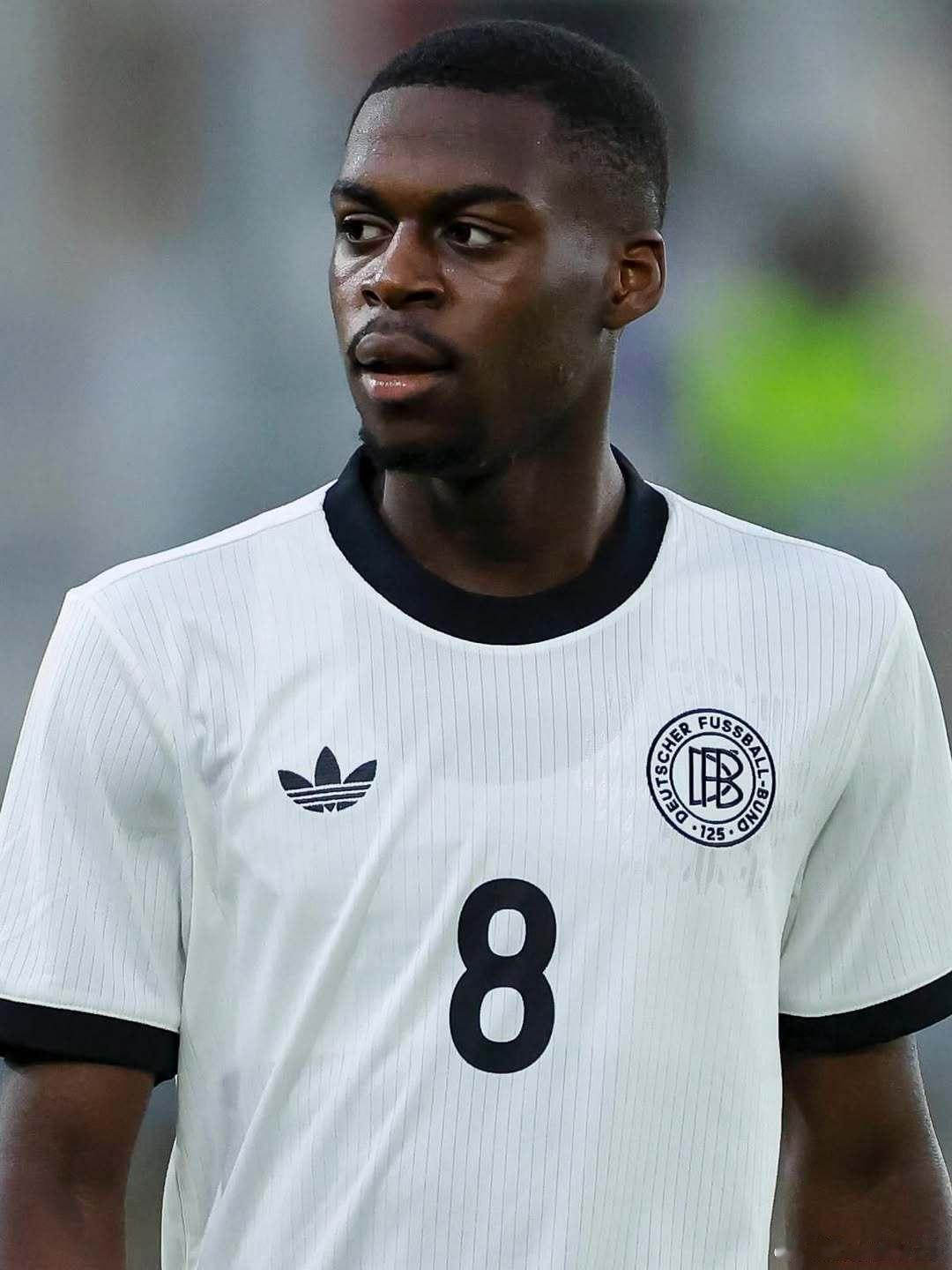 🚨🚨🚨 ［Sport1］：拜仁慕尼黑認為他們下個賽季的中場陣容，已經足夠強