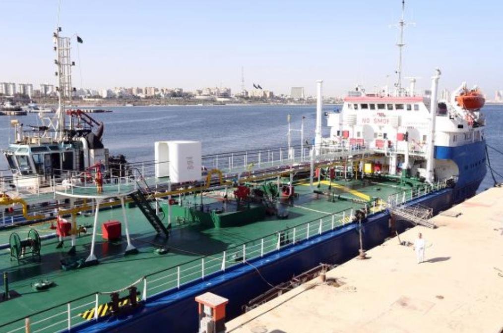 【大量俄罗斯油轮滞留中印海域】

根据彭博社的报道称，受美国制裁影响，俄罗斯的油