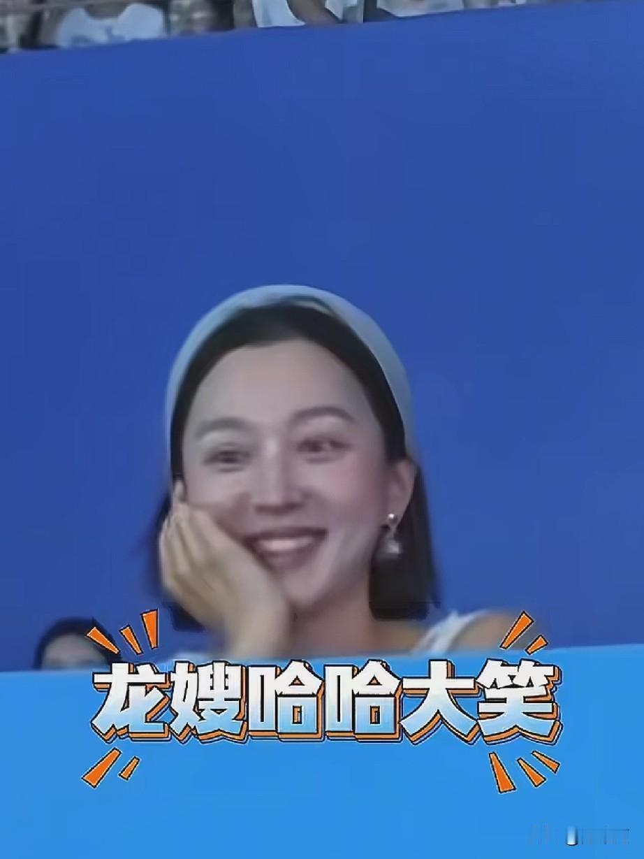 没想到马龙老婆这么漂亮，不仅身材好，还肤白貌美的，和马龙非常般配啊。昨天马龙在湖