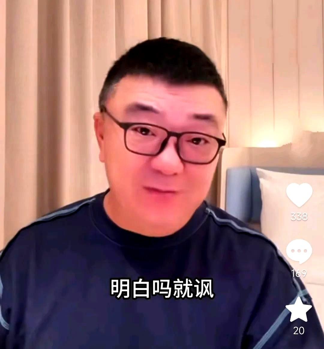 董路在直播间爆了一个料。
他表示，裁判马宁在场上跟场下的性格差异非常大。
在中超