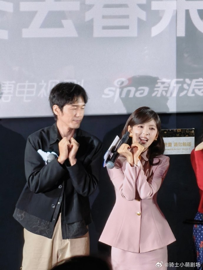 白宇饭撒猛火现炒白宇重新定义饭撒 白宇现场猛火现炒饭撒，从笨拙拳头进化成标准比心