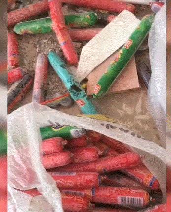 老鼠:穷日子过惯了，都没舍得吃！