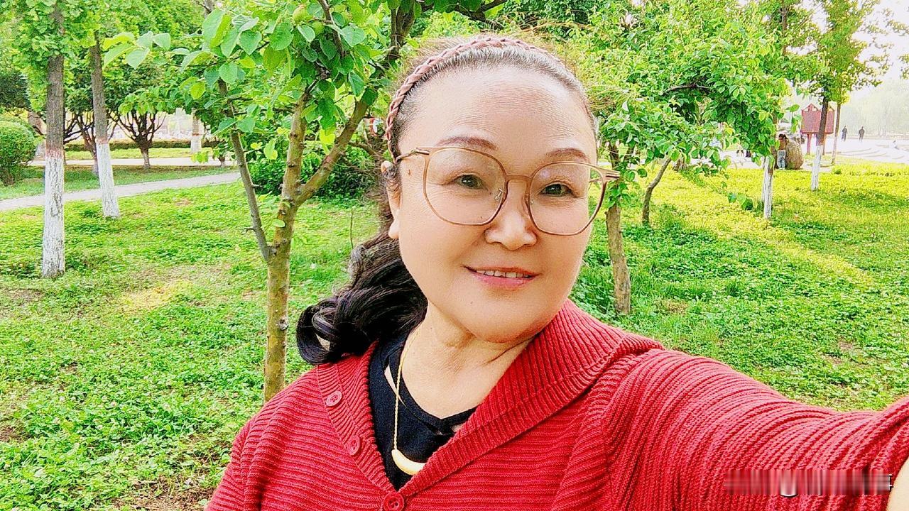 老公说：
“最近安排去医院一趟吧？
你的白血病好久没有复查了。”

我突然像被蚂