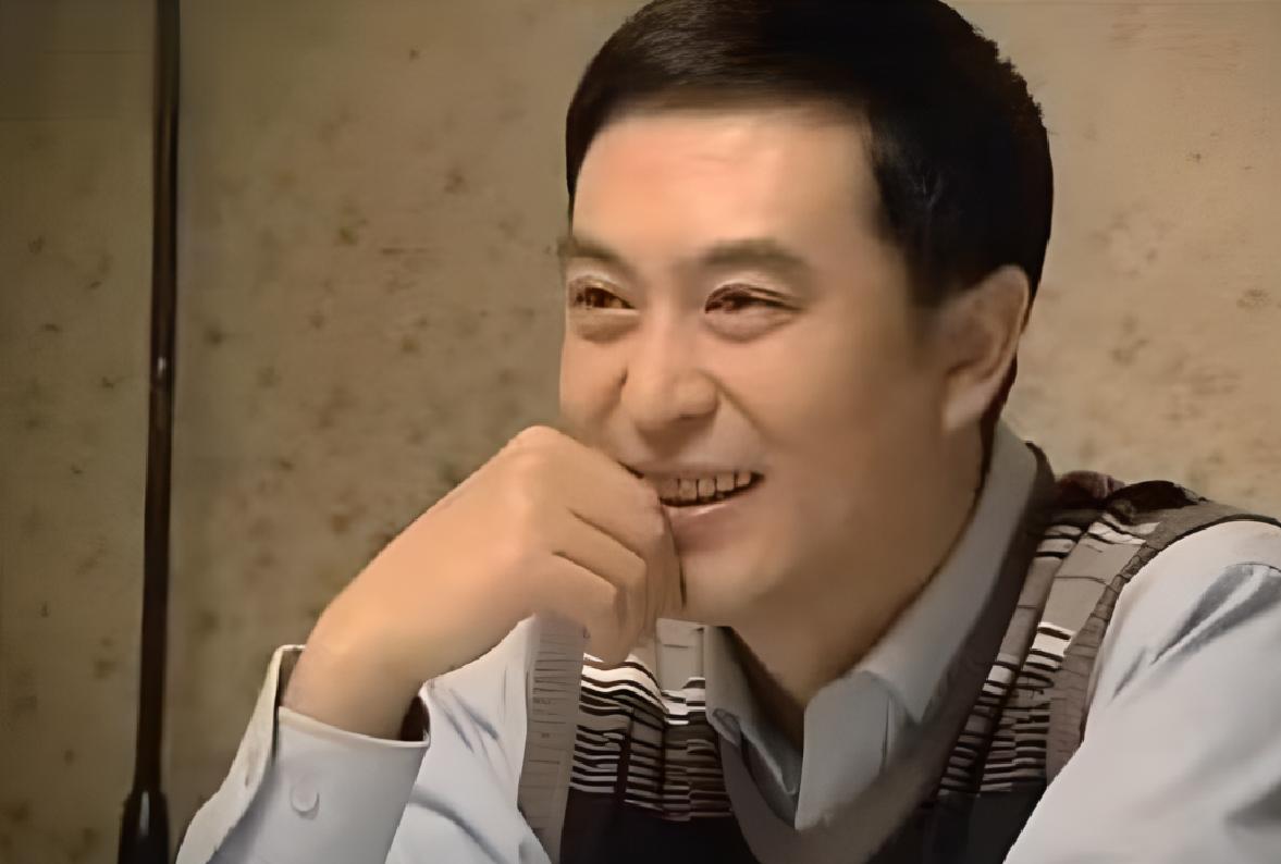 许多人想找爹味男友？——
宋思明是爹味男友的标杆。
有貌有权有钱，知冷知热，还是