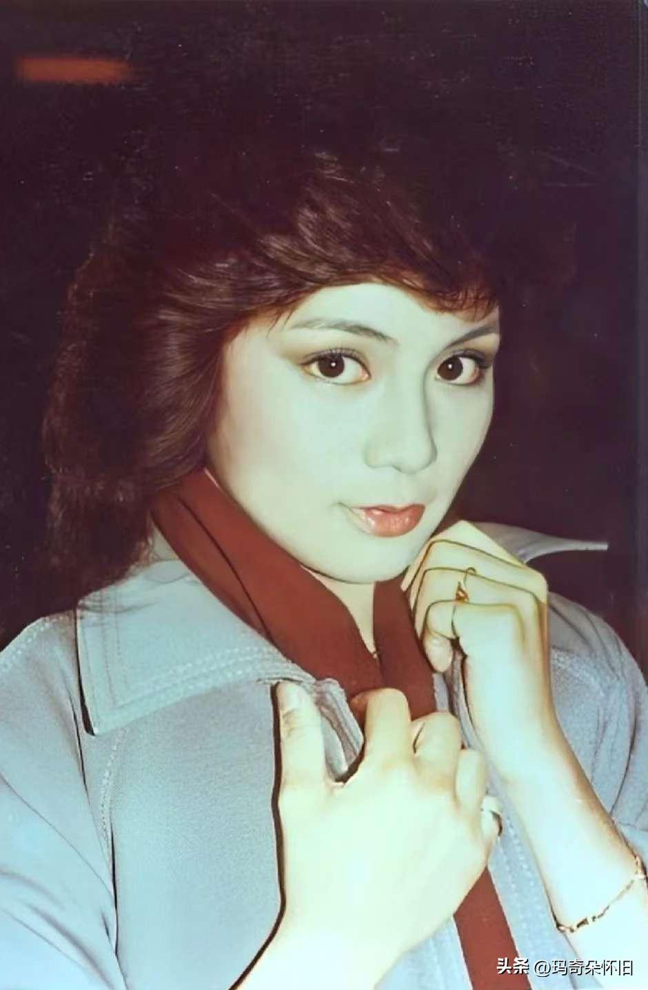 🎆一张图一个翁美玲｜这张真的好有感觉
谁懂啊！
翁美玲这张老照片真的太戳我了