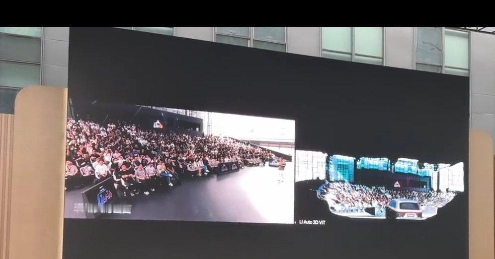理想刚刚现场演示了 3D-ViT 的效果直接现场实时对环境进行 3D 重建。20
