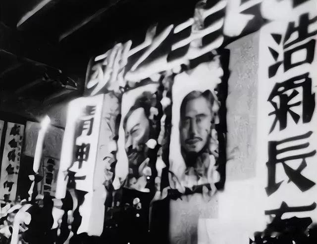 1946 年 7 月 11 日深夜，民盟中央执行委员李公朴在昆明遭暗杀。四天后的