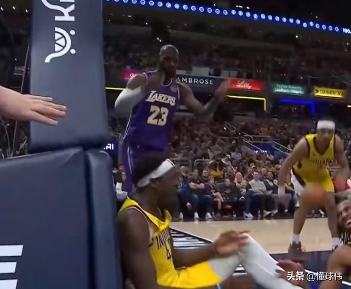 西亚卡姆谈詹姆斯：

“我16年进的联盟。”

“那一年骑士刚拿到总冠军。”
