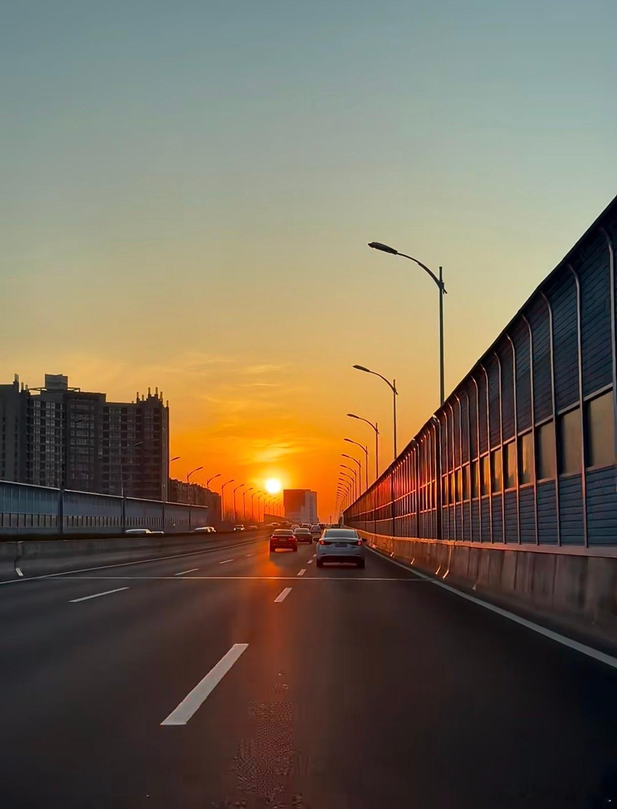 今天的夕阳真的很美啊，感觉要被净化了 