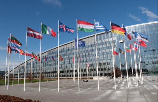 平日里称兄道弟，真到需要出力的时候当场翻脸！特朗普怒怼盟友，点名德澳说有事不上前