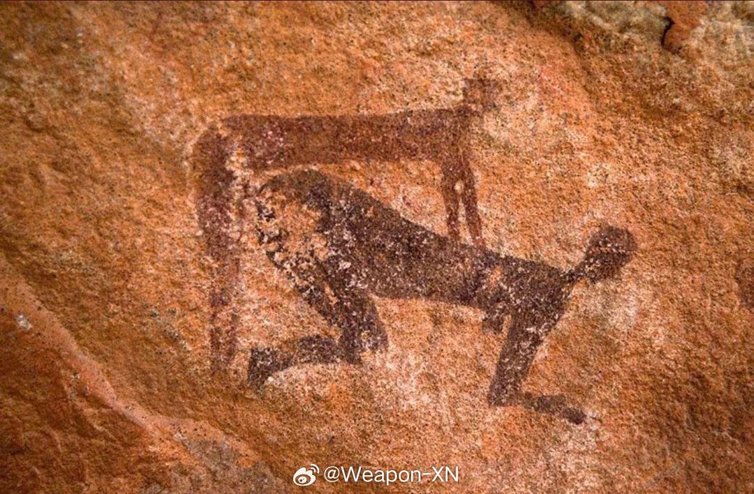 #兵器影像[超话]# 这应该是最早的“羞羞小插画”吧？——阿尔及利亚的背射洞穴壁