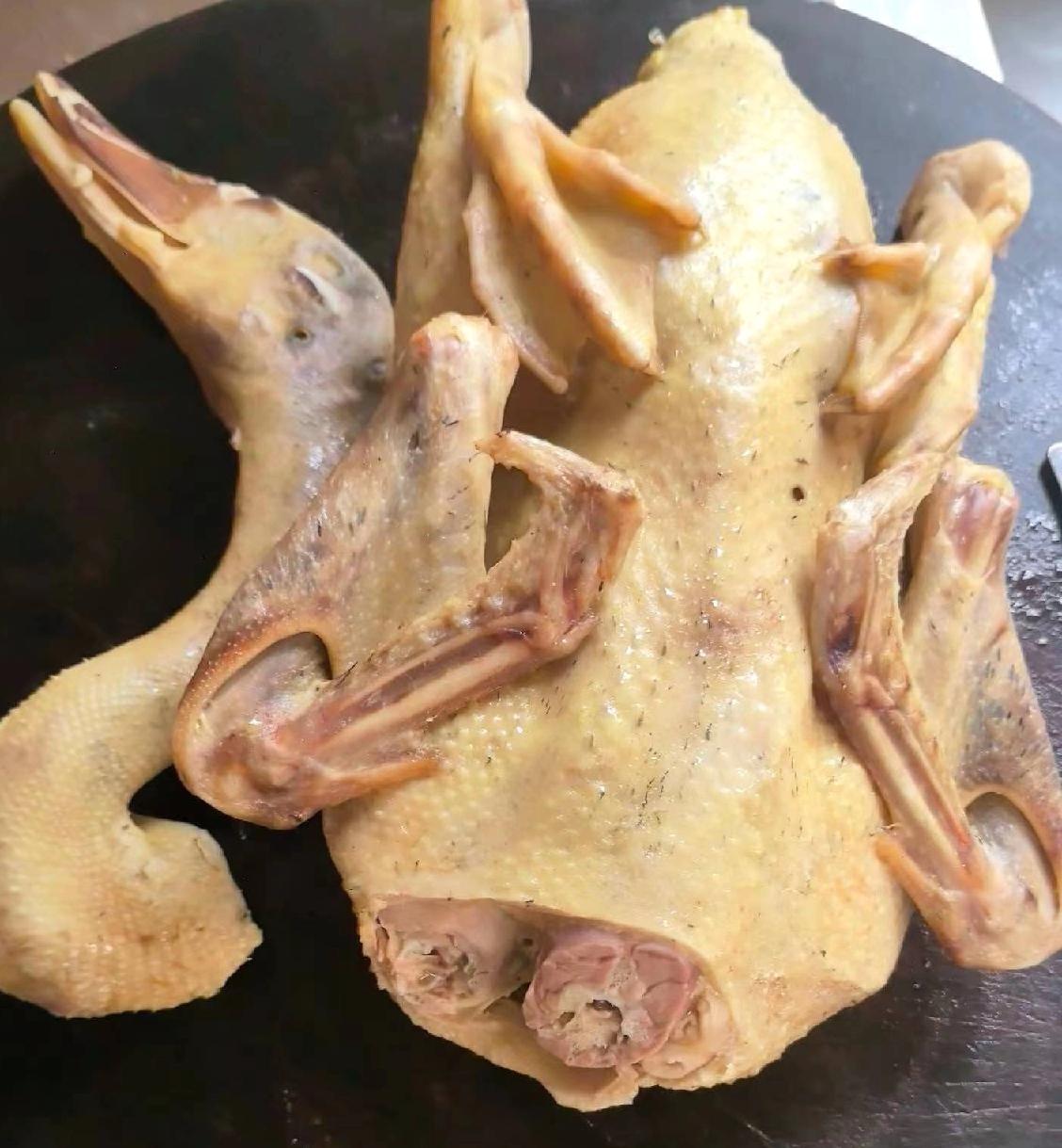 七月十三至七月十五在广西是很重要的节日，仅次于春节。七月十三在家里杀鸭祭拜先祖，