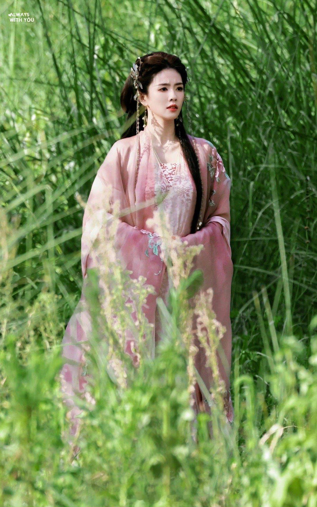 #白鹿临江仙粉衣路透图##白鹿临江仙花如月粉衣路透图# ​​​