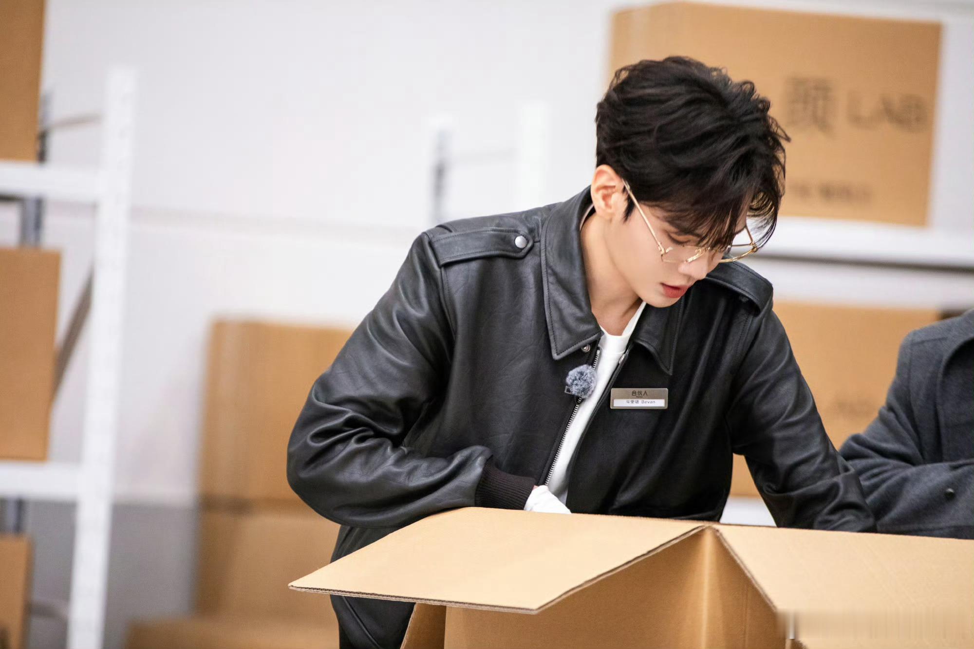 张予曦毕雯珺总算说上话了 现在的节目为了吸引眼球真是无所不用其极，我怎么记得上周