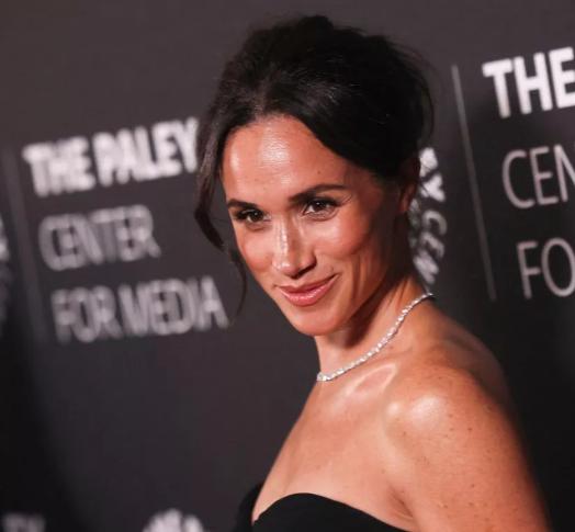 梅根在走“另类”的皇家路线，此举是否称得上高明？
最近，哈里王子和梅根·马克尔现