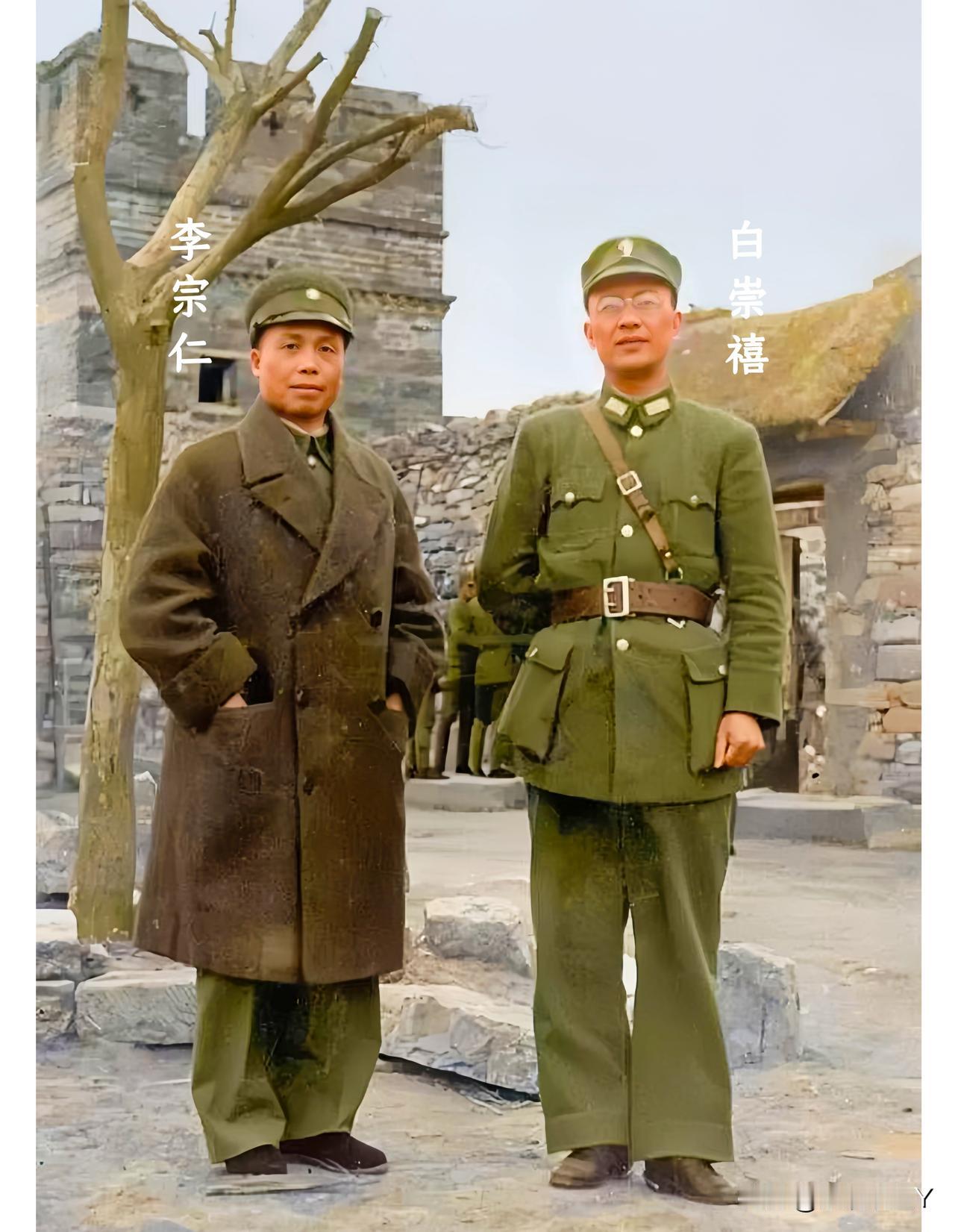 一九三八年，在台儿庄会战期间的李宗仁与白崇禧。这绝不是演戏，也绝非电视里的演员所