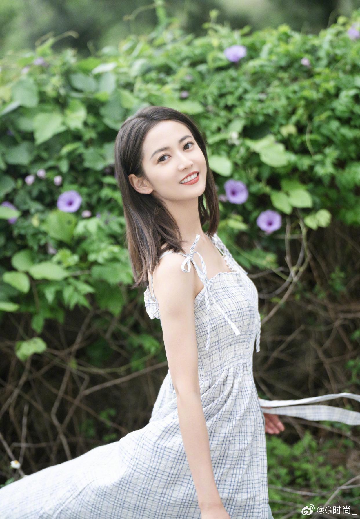 陈钰琪初夏小吊带穿搭清甜灵动，氛围感直接拉满！ 陈钰琪陈钰琪