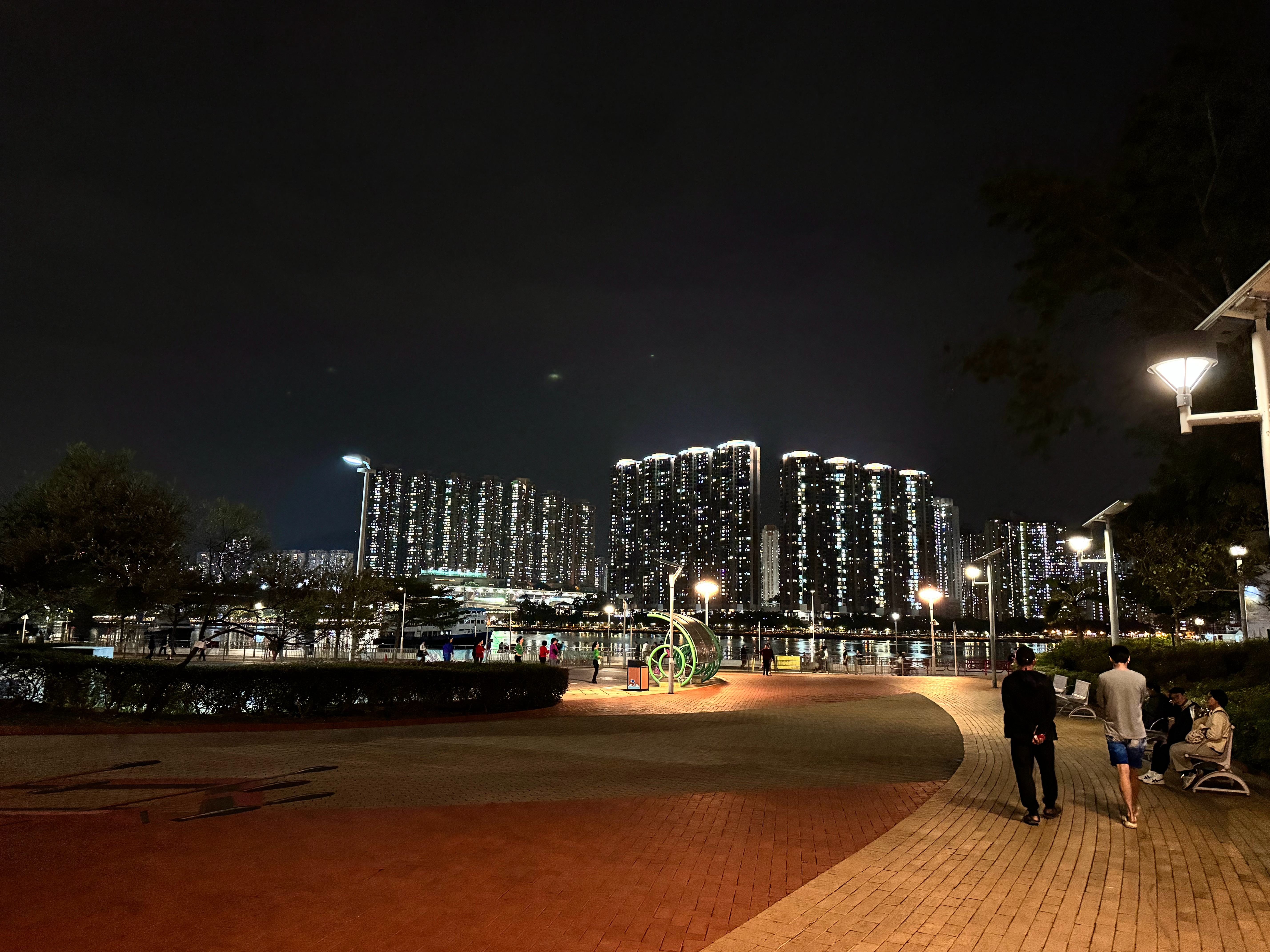 914期播客（荃湾体育馆）的配图chinahawks // 香港金牛