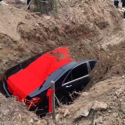 一辆辽K车牌奔驰被土葬不懂就问，祖先能收到吗 广州