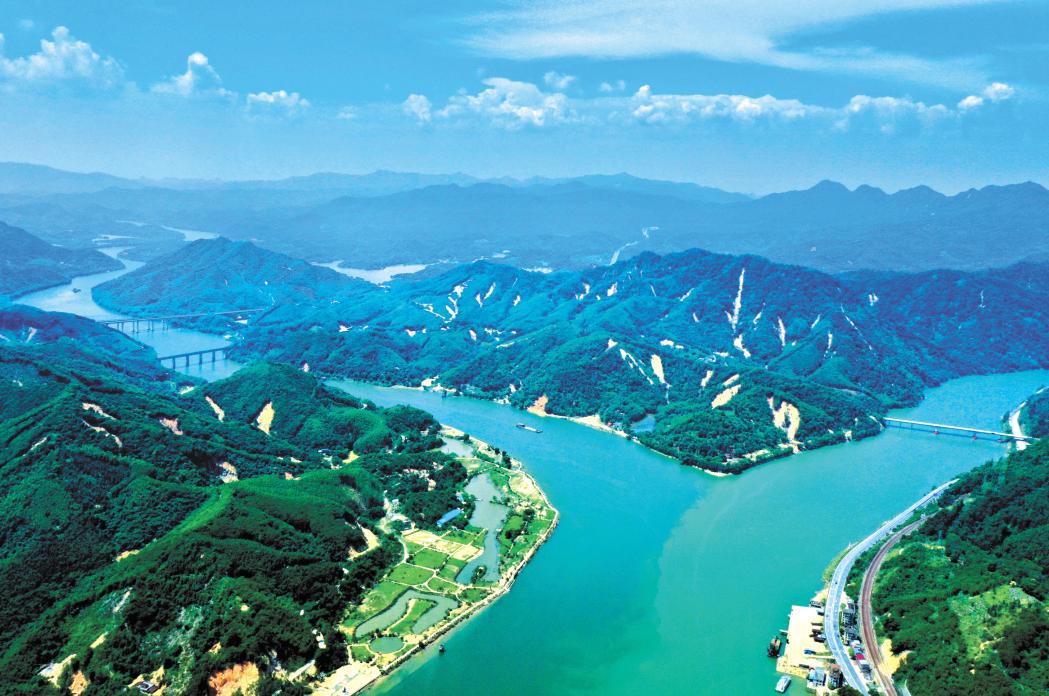 品读《山海经》551——《神州江湖》肄水
原文：
肄水出临武西南，而东南注海，入