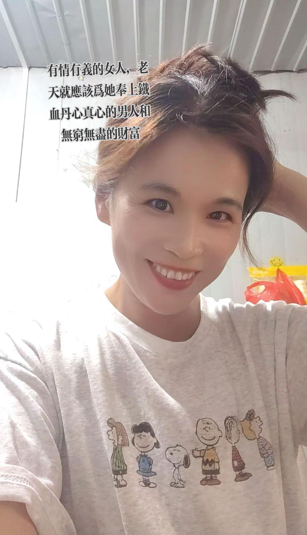 我就要找一身正气又掺着点匪气的男人， 我自己也不是什么善茬，我要我的男人亦是如此