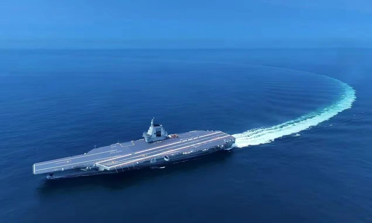福建舰航母也开始玩漂移[赞][赞]