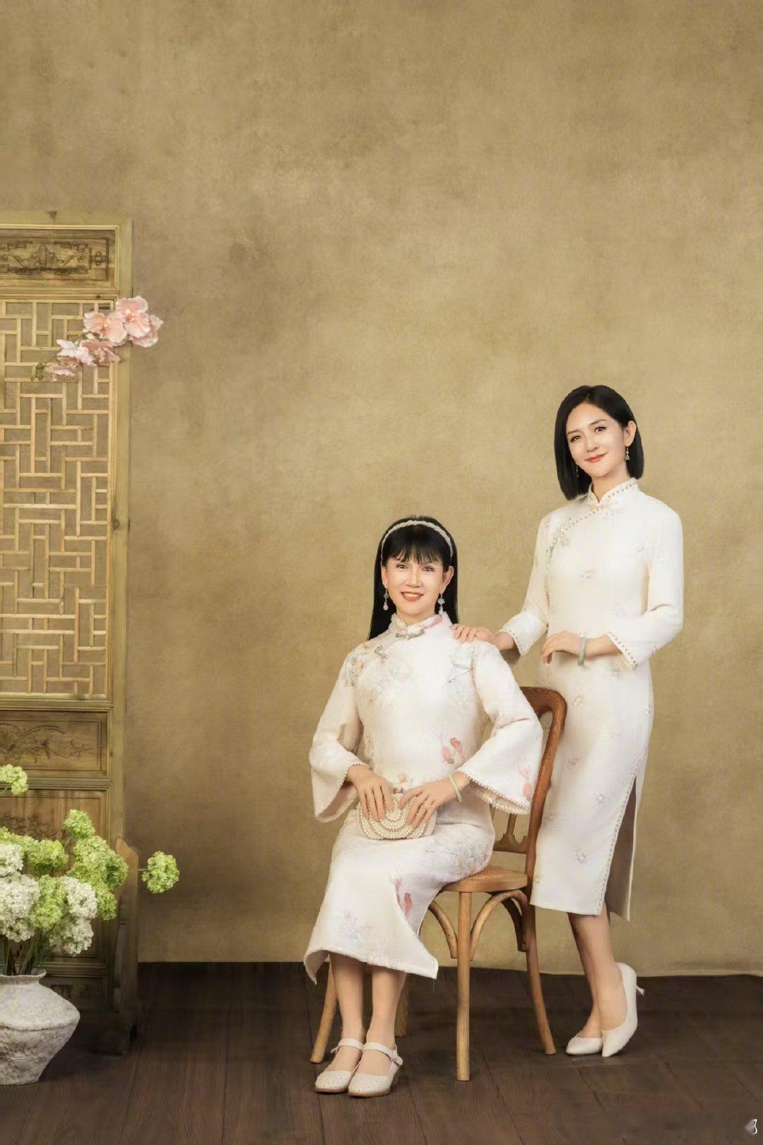 谢娜祝福父母金婚 姐姐当家 谢爸谢妈的爱情太让人动容了！金婚快乐，幸福的家庭果然