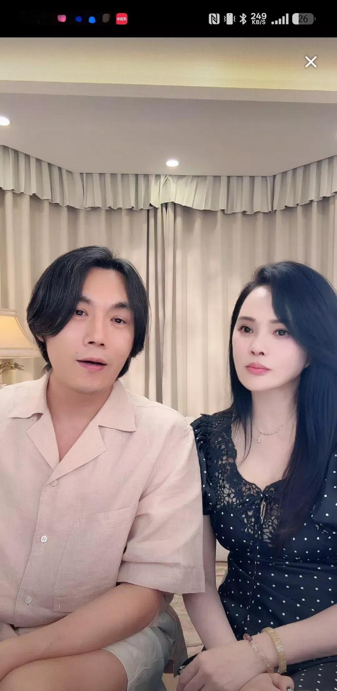果然秦昊和伊能静才是欢喜冤家的一对。
这几年来秦昊的影视剧深受大家的喜欢。
在两