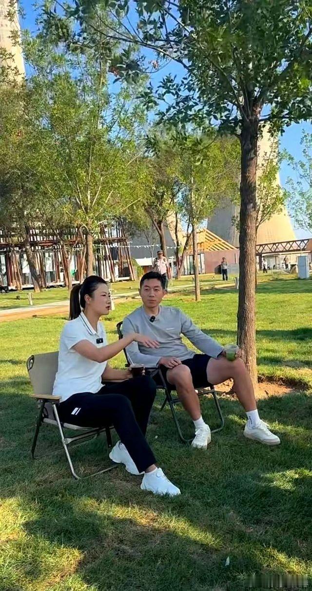 许昕丁宁打上球了 当“人民艺术家”许昕遇上“大满贯女王”丁宁，为中国大满贯赛事球