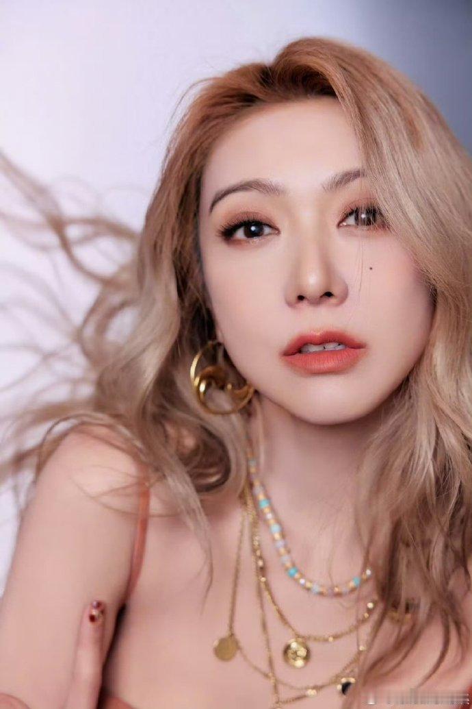 谁没被薛凯琪演唱会戳到？舞台布置用心，本人状态绝佳，收官场有新歌单 + 嘉宾，嘴