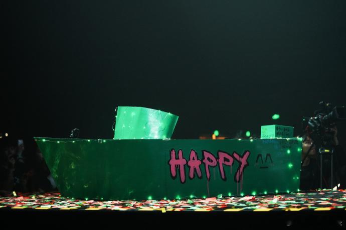 #白举纲 粉丝有意见你是真听#白举纲，那个用歌声点燃激情的人，还不忘倾听粉丝意见