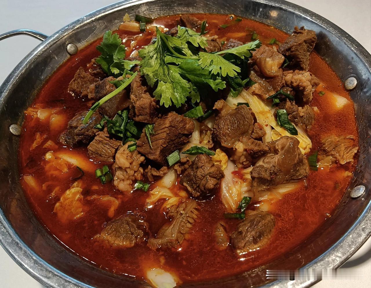 打卡今日美食，炖牛肉散发着诱人香气，味道超赞，幸福感满满。分享给大家~ 晒图笔记