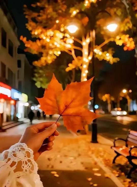 你要是不想失去一个朋友，
最好的办法就是
别借钱……

这年头，千万别干“花钱买