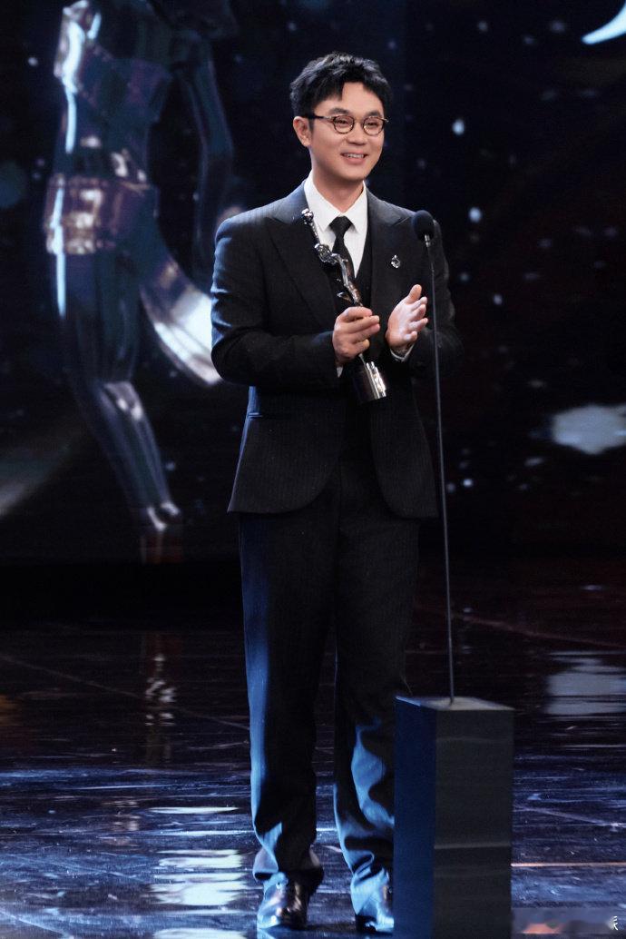 大鹏11年从新人导演成长为实力派导演大鹏获最受传媒关注导演编剧电影频道传媒奖偏向