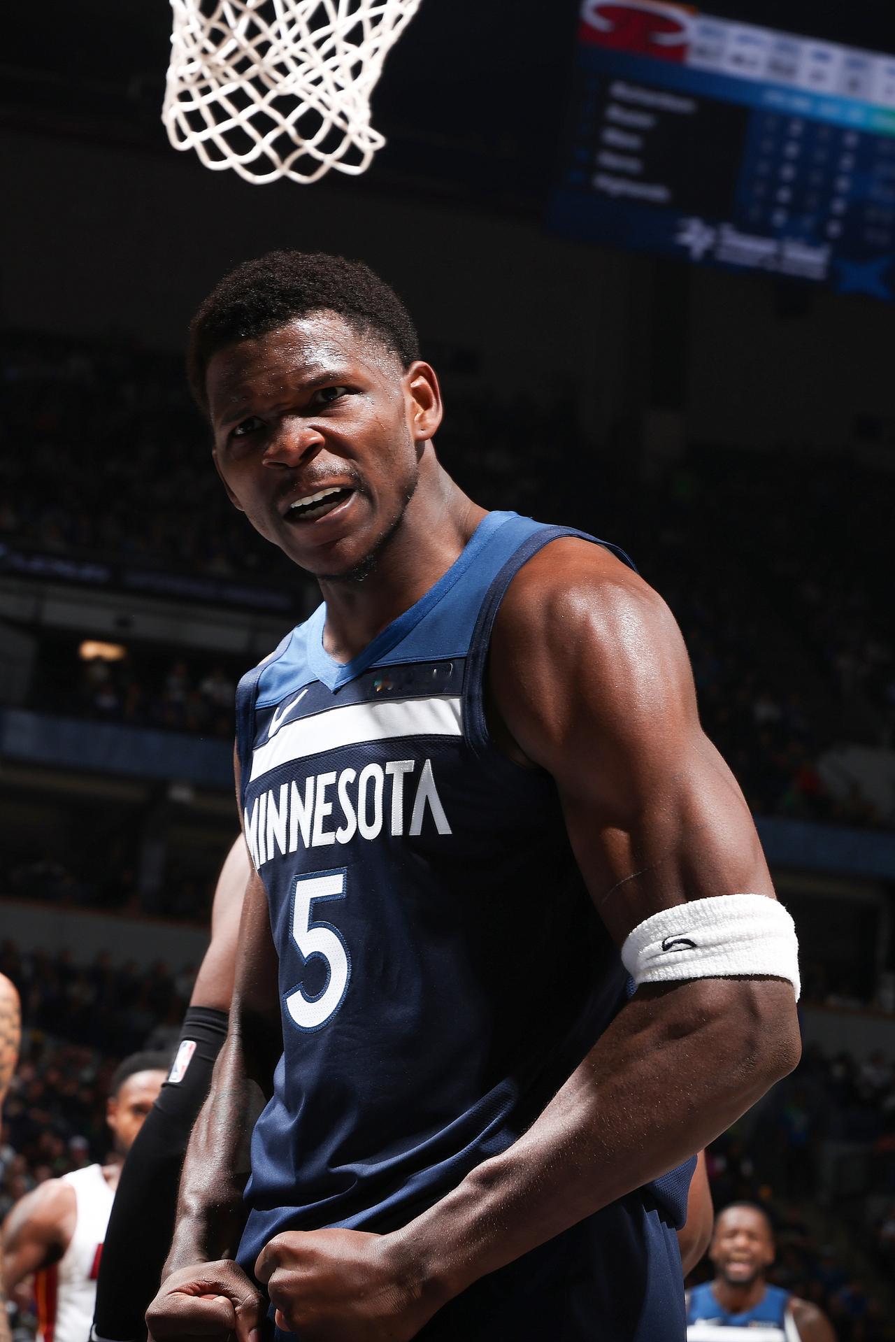 森林狼爱德华兹复出帮助森林狼战胜了火箭，把火箭拉到了第五，第三是掘金，第四是湖人