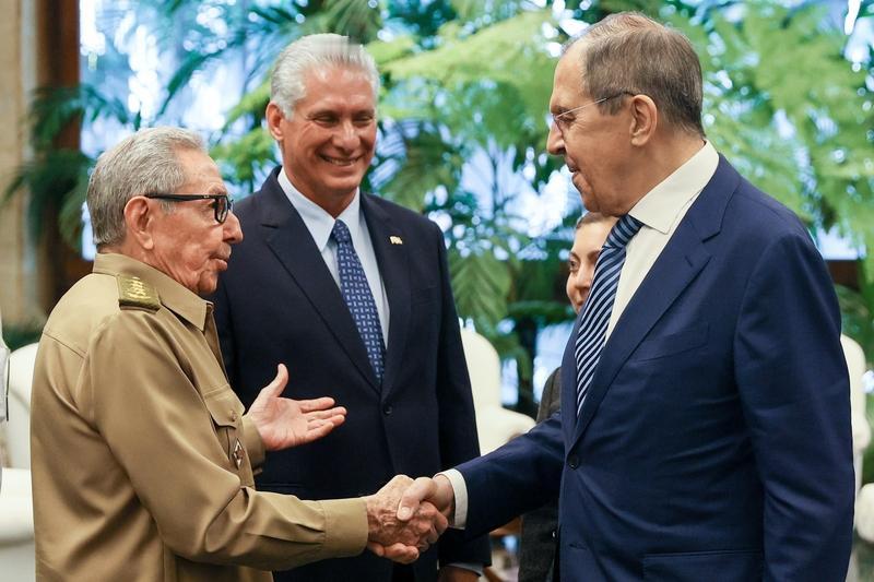 古巴的外交政策那可是相当有特点。它奉行独立、和平、主权平等、不干涉内政和各国人民