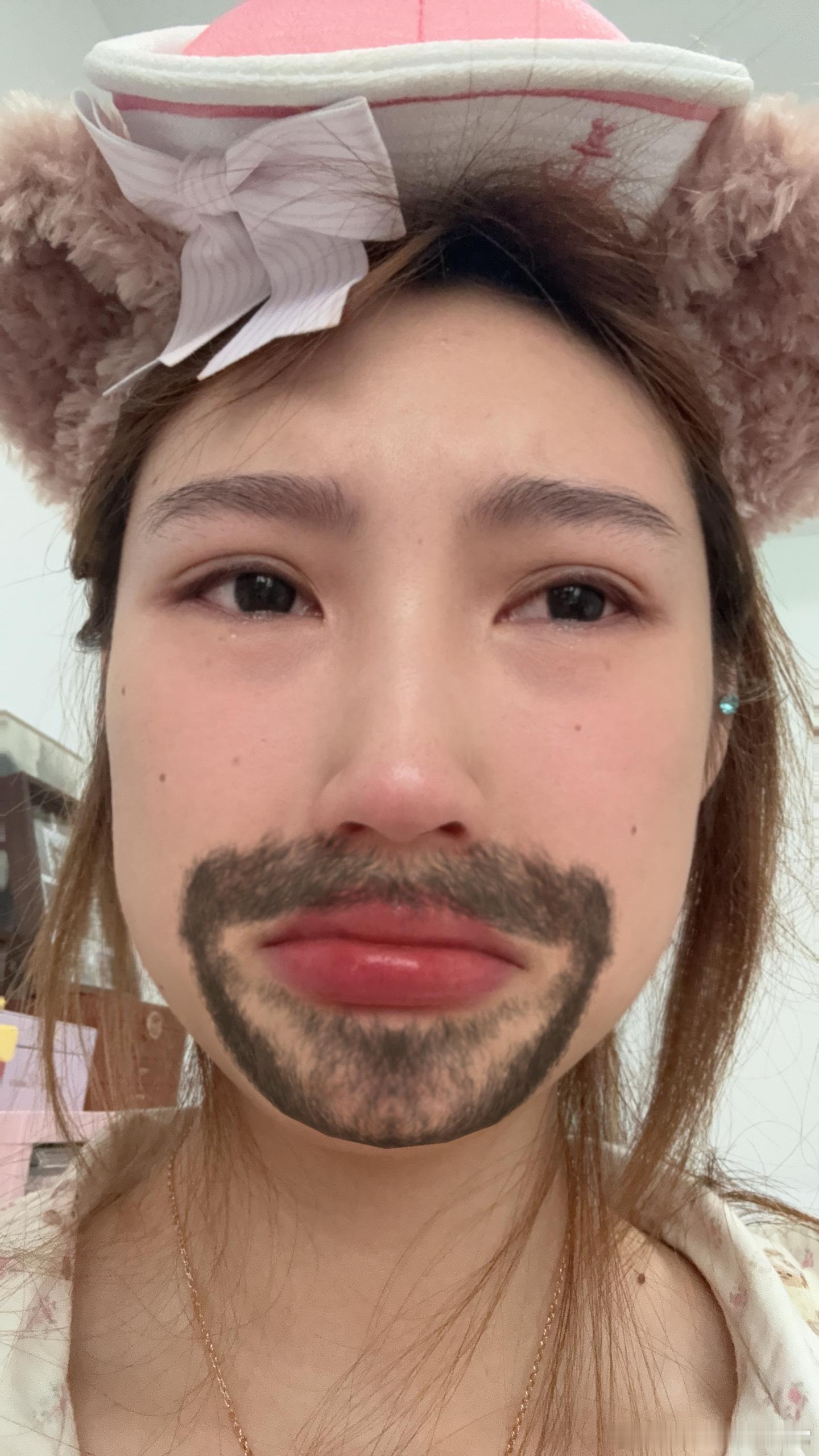 …我好崩溃呀 你们懂我的大起大落吗 我今天收到签证真的特别开心 我正准备美美化妆