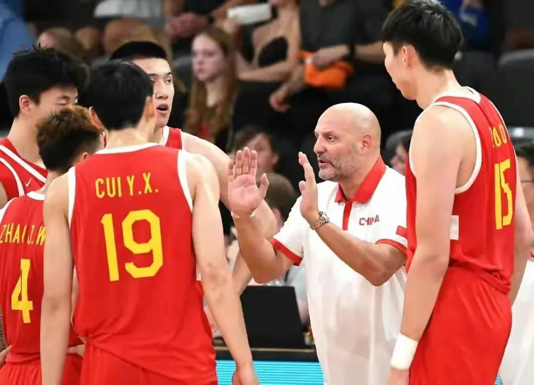 中国男篮战胜塞尔维亚3点的办法！
此前中国男篮虽然两度负于对手，但是我们一直都是